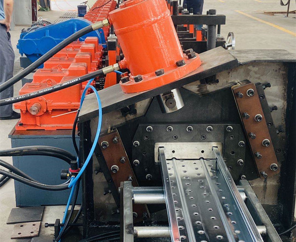 钢跳板成型设备